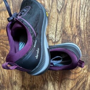 Women’s size 40 EUR 9.5-10 US Dansko waterproof sneakers